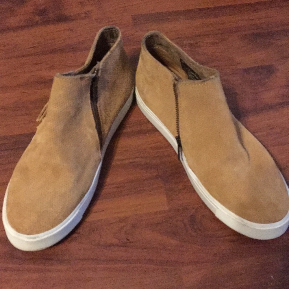Minnetonka Shoes
